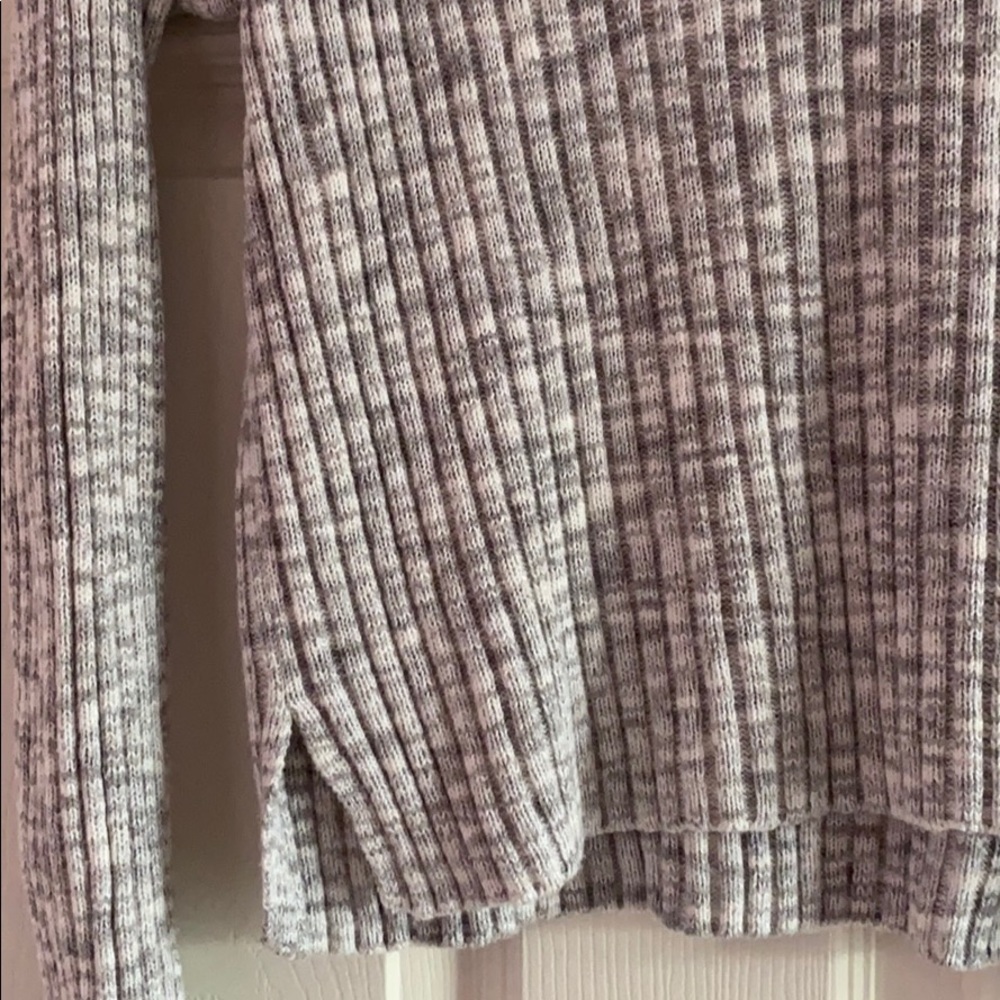 *4/$24* HCO Grey/White Ribbed Sweater - Picture 3 of 5